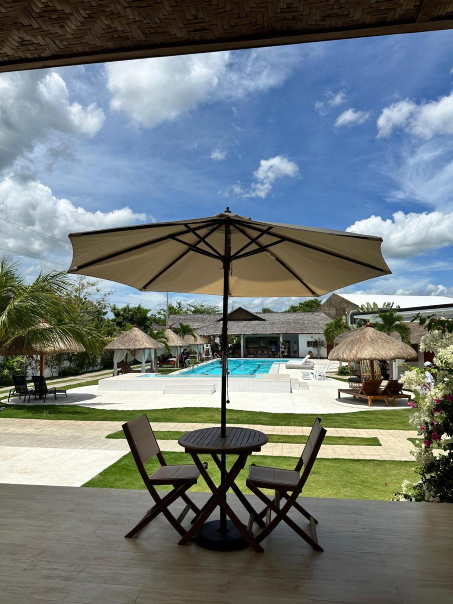 Resort Treeshade & *